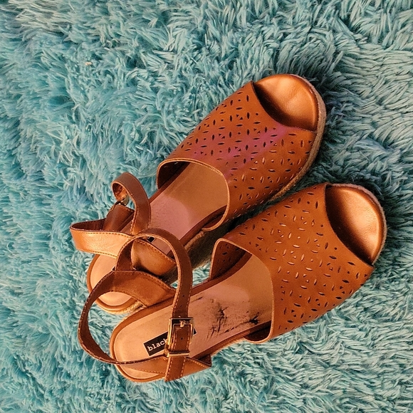 Black Rivet Shoes - Black Rivet wedges